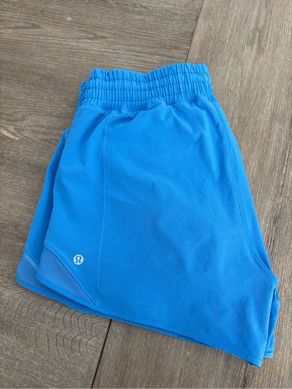 Like new - lululemon athletica women's Blue hotty hot shorts size 10